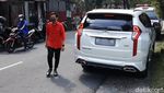 Berbaju Merah, Gibran Berangkat Jemput Tiket Pilkada Solo