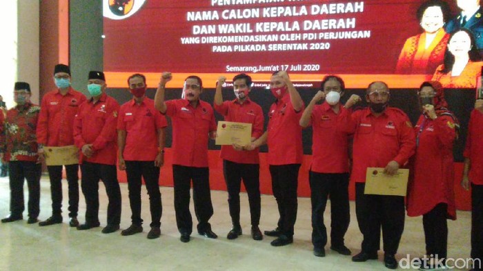 Gibran Rakabuming usai menerima rekomendasi Pilkada Solo di Kantor DPD PDIP Jateng