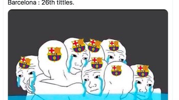 Fans Barcelona digambarkan menangis ramai-ramai. Foto: Twitter
