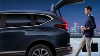Pintu bagasi yang bisa dibuka-tutup secara elektrik dengan fungsi hands-free menjadi fitur standar. Foto: Dok. Honda