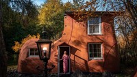Hotel ini diberi nama Jester House. Pemiliknya adalah pasangan Judy dan Steven Richards yang hidup di desa Tasman, sekitar 30 km dari kota Nelson, Selandia Baru. (dok. Istimewa)