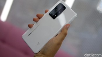 Lalu ada kamera ultrawide 40 MP, lensa periscope 8 MP yang menjanjikan 10x zoom optic dan kamera telephoto 8 MP dengan kemampuan 3x zoom optic. Tidak ketinggalan ToF untuk kedalaman. Foto: Adi Fida Rahman/detikINET