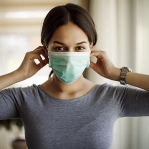 Berniat Ingatkan Pakai Masker, Wanita Ini Malah Diserang Hingga Patah Tulang Berniat Ingatkan Pakai Masker, Wanita Ini Malah Diserang Hingga Patah Tulang