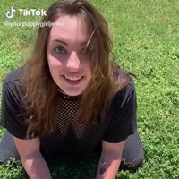 Awalnya Jenna mendapatkan ide untuk berakting seperti seekor anjing dari dua orang pria yang ditemuinya di Chicago. Pria tersebut mengajaknya untuk melakukan adegan permainan hewan peliharaan. Semenjak itu Jenna memutuskan untuk lebih banyak belajar bagaimana cara bertingkah seperti seekor anjing. Foto: TikTok @yourpuppygirljenna