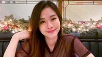 “I’m shaking drinking all this coffee☕️,” kata wanita yang jago main PUBG ini. Wah, ternyata Jessica tak bisa minum banyak kopi nih! Foto: Instagram jessicajane99
