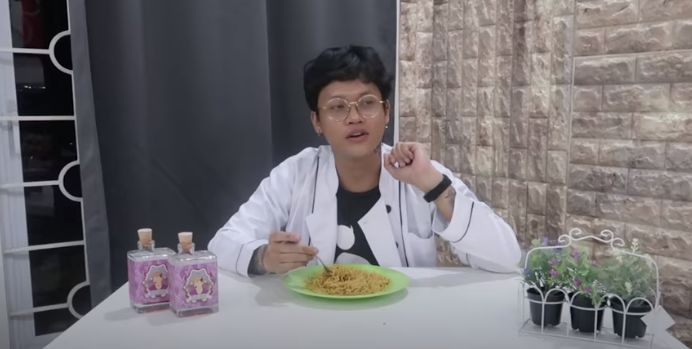 Konten makan nyelenh YouTuber Ericko Lim