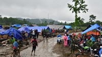 Banjir bandang yang menerjang 6 kecamatan di Luwu Utara dan berdampak pada 4.202 kepala keluarga (KK) atau 15. 994 jiwa. Data BPBD Luwu Utara sementara ini, terdapat 603 kepala keluarga, atau sebanyak 20.402 Jiwa yang mengungsi (dok. Istimewa).