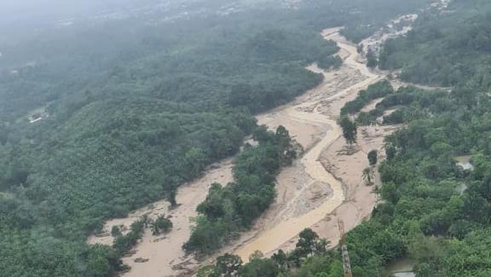 Kota Masama, Luwu Utara masih tertutup lumpur pasca diterjang banjir bandang (dok. Istimewa).