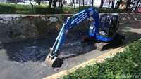 Tujuan pengerukan itu adalah untuk mengantisipasi terjadinya banjir di kawasan tersebut.