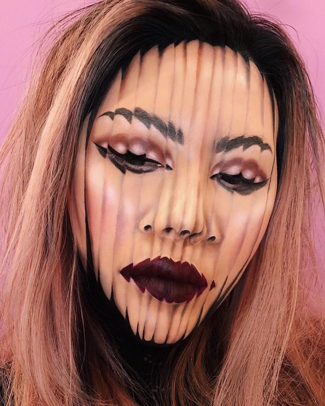 Setelah sebulan kursus makeup, Mimi Choi mempraktekkan kemampuannya dengan membuat makeup Halloween. Ketika mencoba mengikuti makeup ilusi wajah terbelah ternyata ia bisa melakukannya lebih baik. Hal itu memotivasi Mimi untuk mengeksplor gaya makeup distopia tersebut. Foto: Instagram @mimles