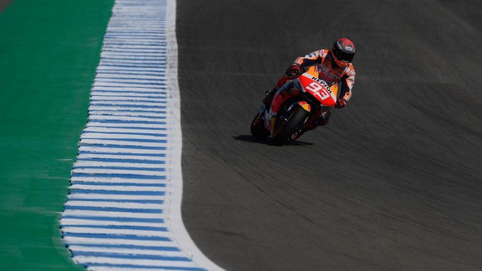 JEREZ DE LA FRONTERA, SPAIN - JULY 15:   Marc Marquez of Spain and Repsol Honda Team rounds the bend during the MotoGP tests at the Circuito de Jerez on July 15, 2020 in Jerez de la Frontera, Spain. (Photo by Mirco Lazzari gp/Getty Images)