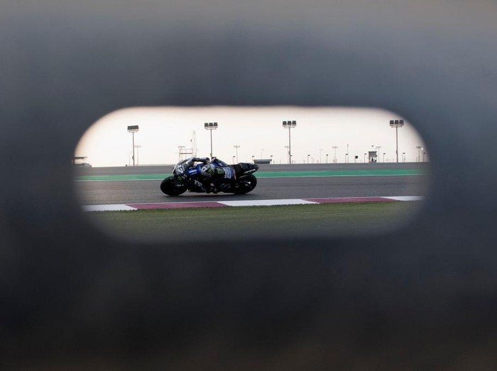 DOHA, QATAR - FEBRUARY 24: Maverick Vinales of Spain and Monster Energy Yamaha MotoGP Team  rounds the bend  during the MotoGP Tests at Losail Circuit on February 24, 2020 in Doha, Qatar. (Photo by Mirco Lazzari gp/Getty Images)