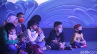 Pengunjung yang sudah bisa melihat langsung pentas teater ini harus sesuai dengan protokol kesehatan.  
