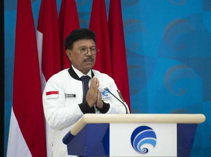 Menteri Komunikasi dan Informatika (Menkominfo) Johnny G. PLate menyampaikan sambutannya dalam peluncuran Gerakan Nasional Bangga Buatan Indonesia (Gernas BBI) di Jakarta, Kamis (16/7/2020). Kemenkominfo meluncurkan Gernas BBI dengan mendorong transformasi digital di masa adaptasi kebiasaan baru (AKB) melalui pemberian stimulus maupun fasilitasi UMKM dan ultra mikro sekaligus mendorong kesadaran konsumen Indonesia memanfaatkan teknologi serta membeli produk dalam negeri. ANTARA FOTO/Aditya Pradana Putra/aww.
  *** Local Caption ***