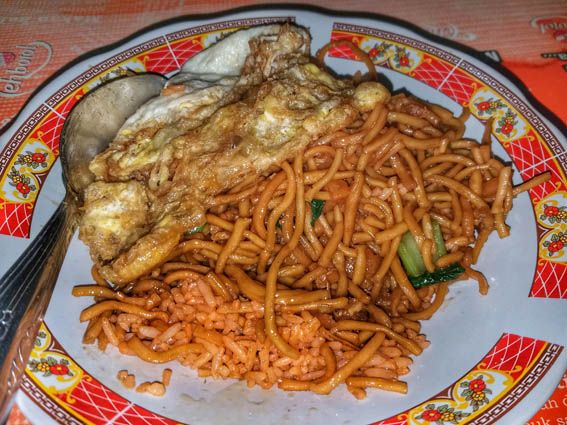 5 Nasi Goreng Enak di Surabaya, Dicampur Mie Goreng hingga Tinta Cumi