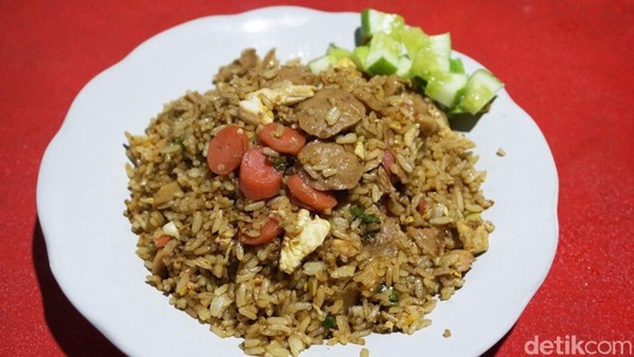 Malam Ini Bisa Mampir ke Tempat Ini Jajan Nasgor Cakalang Malam Ini Bisa Mampir ke Tempat Ini Jajan Nasgor Cakalang