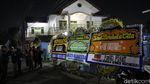Potret Jenazah Omas Didoakan Pelayat