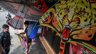 Wow! Pedagang Grosir Ini Pernah Jual 50 Ribu Layangan Sehari