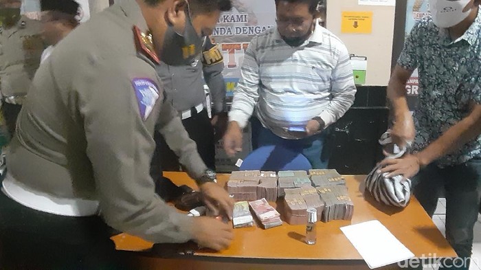 Pelaku penipuan diserahkan ke Polres Sragen, Jumat (17/7/2020).