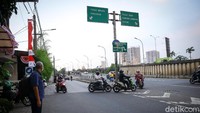 Aksi lawan arah tersebut dilakukan untuk memangkas jarak tempuh.