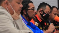 Mereka juga meminta hentikan politisasi Pancasila untuk kepentingan memdelegitimasi pemerintahan yang sah.
