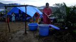 Korban Banjir Bandang Mengungsi di Perbukitan