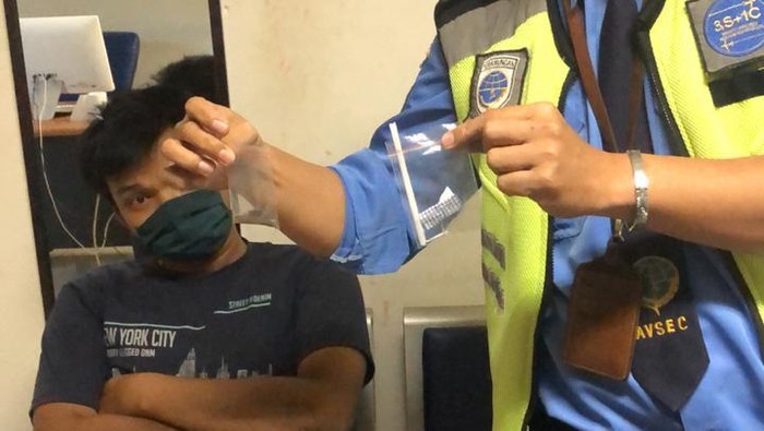 Penumpang kedapatan bawa sabu.