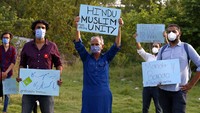 Analis dan aktivis menyalahkan pemerintah atas peningkatan serangan terhadap kaum minoritas. Mereka mengatakan Perdana Menteri Pakistan, Imran Khan memberitakan visi Pakistan yang toleran di mana minoritas agama tumbuh subur di antara mayoritas muslim. Namun pada saat yang bersamaan ia menyerahkan kekuasaan kepada ulama Islam ekstrem, tunduk pada tuntutan mereka dan bahkan untuk urusan negara. Terkait kondisi tersebut. Komisi Amerika Serikat untuk Kebebasan Beragama Internasional mengumumkan Pakistan sebagai negara yang menjadi perhatian khusus dalam laporan 2020-nya yang dirilis bulan lalu karena perlakuannya terhadap minoritas. Salah seorang anggota komisi itu mengatakan Pakistan masih jauh dari visi yang dinyatakan perdana menteri untuk mencapai Pakistan yang lebih toleran. AP Photo/Anjum Naveed.
