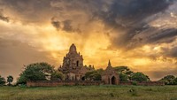 Kuil-kuil yang ada di Bagan banyak dikunjungi oleh ilmuan dan biarawan dari seluruh dunia.  