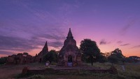 Dibangunlah lebih dari 10.000 kuil Buddha. Ada candi, pagoda, dan biara. Bangunan keagamaan itu menyebar di kota Bagan.  