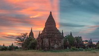 Sebagaian besar penduduk kerajaan itu adalah bangsa Burma yang menganut ajaran Buddhisme Theravada.  