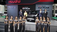 Dari galeri foto yang diunggah laman resmi Bangkok Motor Show, beberapa SPG tampil menggunakan faceshield. Foto: Dok. Bangkok Motor Show