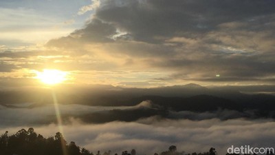 Foto Puncak Senayan, Negeri di Atas Awan Sulawesi yang Lagi Viral
