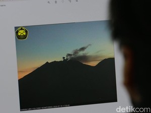 PVMBG Naikkan Status Gunung Raung Jadi Waspada