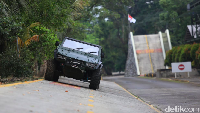 Produk kendaraan militer lahir dari tangan kreatif putra-putri bangsa Indonesia. Kendaraan militer ini berjenis rantis (kendaraan taktis) ringan bernama Maung, produksi PT Pindad (Persero). Rantis Maung ini pun disebut banyak menggunakan komponen lokal dalam negeri.