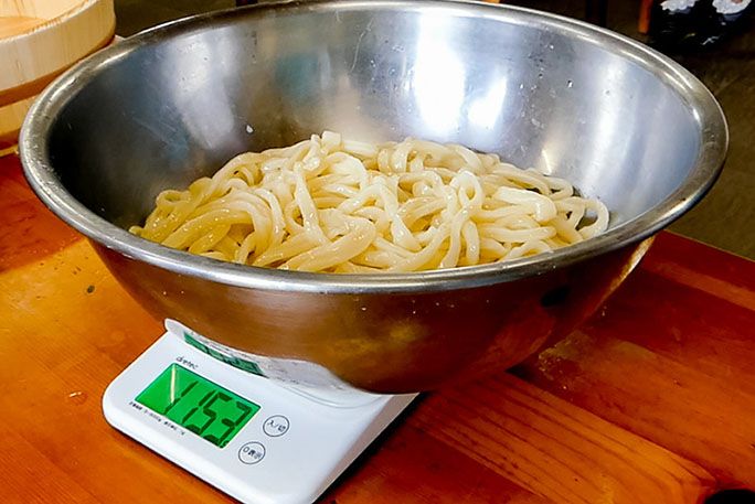 Rekor Dunia Menyeruput Udon 3 Menit