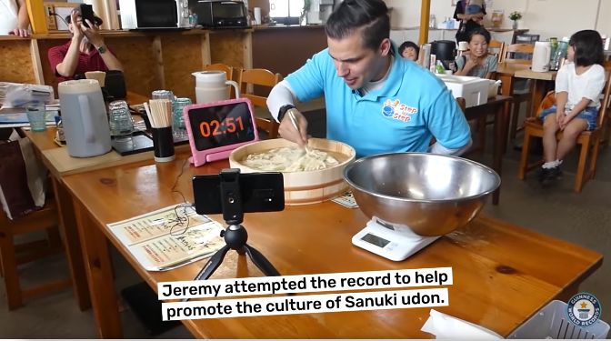 Rekor Dunia Menyeruput Udon 3 Menit