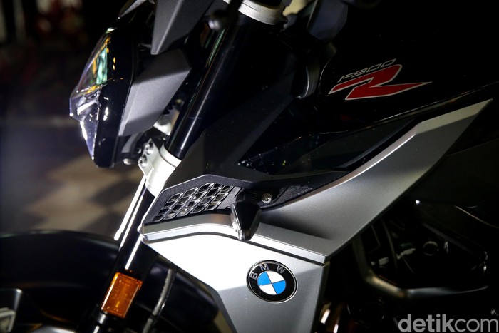 BMW Motorrad Indonesia meluncurkan BMW F 900 R. Motor ini dibanderol dengan harga mulai dari Rp 380 juta.