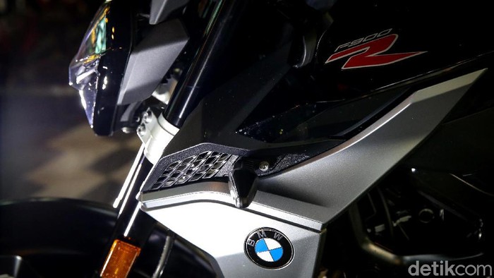 BMW Motorrad Indonesia meluncurkan BMW F 900 R. Motor ini dibanderol dengan harga mulai dari Rp 380 juta.