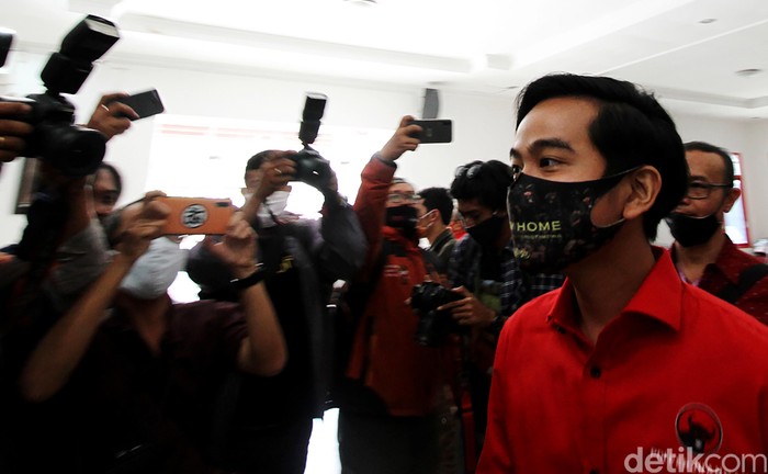 Gibran Rakabuming Raka akhirnya resmi mengantongi rekomendasi dari PDIP untuk maju di Pilkada Solo.