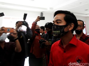 Gaya Gibran Jemput Tiket Pilkada Solo: Ganti Masker, Pakai Face Shield