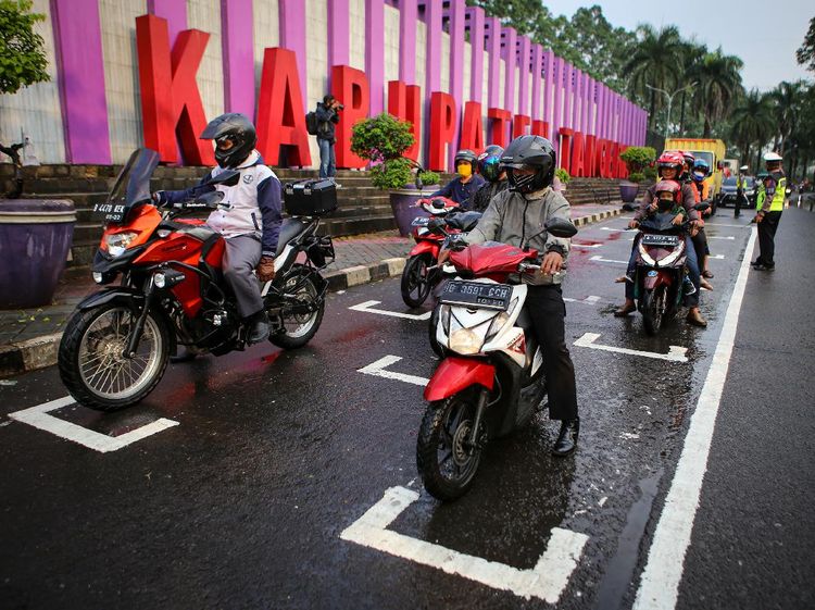 Ruang Henti Sepeda Motor di Lampu Lalu Lintas Ala MotoGP