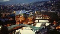Tbilisi di posisi kedua dengan skor 6,58. Ekspatriat mencari tempat kerja serba mudah, terutama menjangkau keamanan, akses internet berkecepatan tinggi, dan hiburan yang baik (Foto: Getty Images/iStockphoto/Oleh_Slobodeniuk)