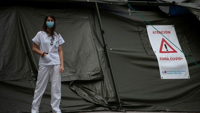 Tenaga medis di Spanyol menuntut haknya usai berjuang lawan Corona (AFP Photo)