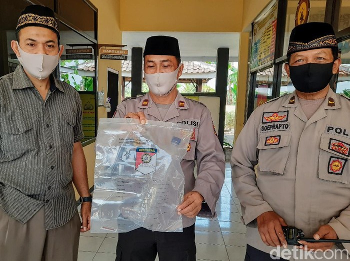 Tiga warga Maesan, Bondowoso tewas usai pesta miras oplosan. Sementara satu orang lainnya dilarikan ke rumah sakit untuk mendapat perawatan medis.