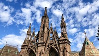 Program ini diumumkan pada tanggal 6 Juli lalu. Dalam waktu satu minggu sudah ada ratusan seniman yang mendaftarkan dirinya. (The Green Wood Cemetery)
