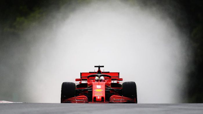 Vettel BUDAPEST, HUNGARY - JULY 17: Sebastian Vettel of Germany driving the (5) Scuderia Ferrari SF1000 on track during practice for the F1 Grand Prix of Hungary at Hungaroring on July 17, 2020 in Budapest, Hungary. (Photo by Mark Thompson/Getty Images,)