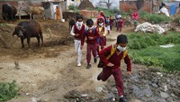 Diketahui kasus infeksi virus Corona di India melewati satu juta pada hari Jumat (17/7/2020). Data resmi Corona ini menunjukkan negara terpadat kedua di dunia itu masih berjuang melawan Corona. AP/Rajesh Kumar Singh  