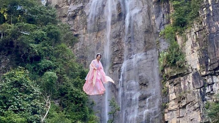 Wisata China Tawarkan Sensasi Terbang ala Bintang Film Kung Fu