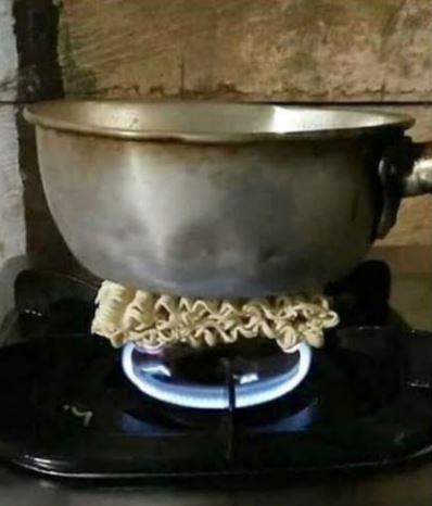 5 Cara Nyeleneh Masak Mie Instan